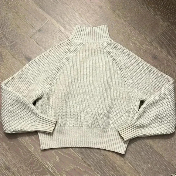 H&M Ribbed Turtleneck Sweater - Picture 3 of 6